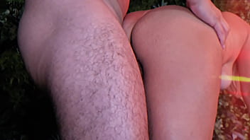 Fode cast coroa marido mete a rola sem camisinha na coroa safada