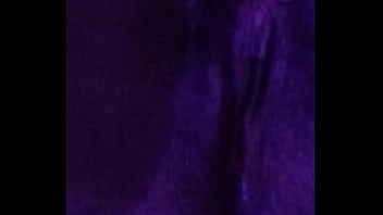 Abrindo minha bucetinha virgem molhadinha pra ser lambida