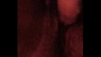 Abrindo minha bucetinha virgem molhadinha pra ser lambida