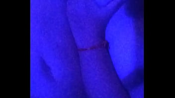 Abrindo minha bucetinha virgem molhadinha pra ser lambida