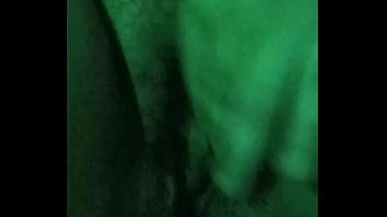 Abrindo minha bucetinha virgem molhadinha pra ser lambida