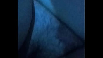 Abrindo minha bucetinha virgem molhadinha pra ser lambida