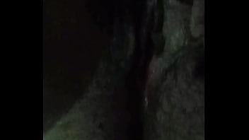 Abrindo minha bucetinha virgem molhadinha pra ser lambida