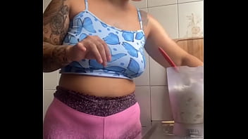 Estou louca pra dar minha buceta até inchou