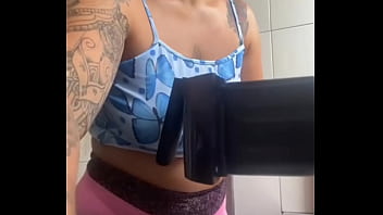 Estou louca pra dar minha buceta até inchou