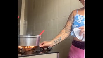 Estou louca pra dar minha buceta até inchou