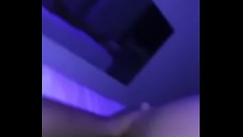 Gostosa cavalgando com a bunda gigante