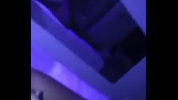 Gostosa cavalgando com a bunda gigante