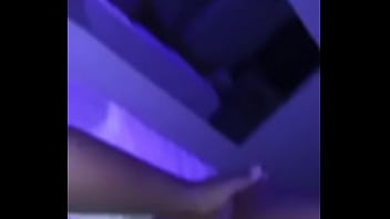 Gostosa cavalgando com a bunda gigante