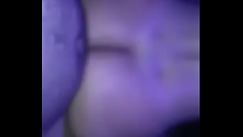 Gostosa cavalgando com a bunda gigante