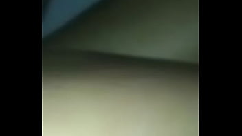 Gostosa cavalgando com a bunda gigante