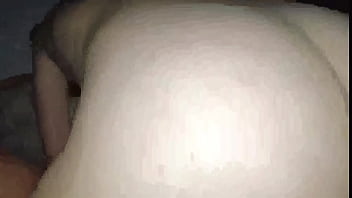 Novinha pediu pra cavalgar sem camisinha sentiu na pele o pau entrando gemeu muito gostoso