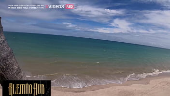 Sexo selvagem em público com a dreadhot na praia mais paradisíaca do brasil