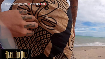 Sexo selvagem em público com a dreadhot na praia mais paradisíaca do brasil