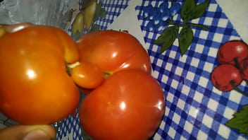 Dois tomates transando e gozando