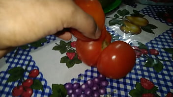 Dois tomates transando e gozando