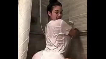 Sexy latina shaking her buns in the bathtub