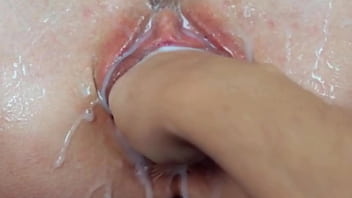 Cuckold orgasms creampie wife after returning from lover