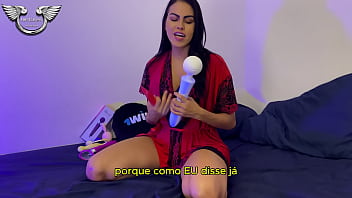 Bia hot se masturbando com brinquedo enorme