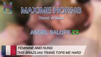 Elle est trans brésilienne féminine mais sa bite me détruit le cul sans pitié je l’ai sucée elle m’a