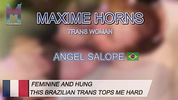 Elle est trans brésilienne féminine mais sa bite me détruit le cul sans pitié je l’ai sucée elle m’a