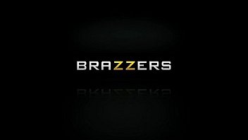 Flexible redhead babe goes down on her brunette girlfriend