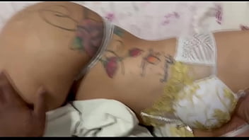 Entrei no quarto da minha madrasta de pau duro