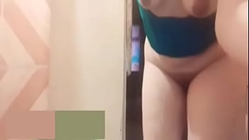 Madura folla con y bañándose ante de ir a la universidad