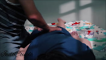 Seorang pria yang bertetangga dengan istri teman kantornya terlibat mesum ketika istri tetangga tersebut sedang hamil