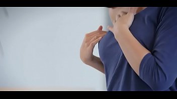 Solo beauty rubs pussy thoroughly