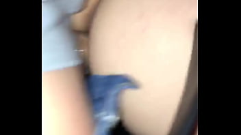 Dogging com novinha – corno leva esposa pro dotado comer no carro gozar na boca dela e depois ela beija o marido completo red