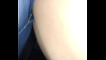 Dogging com novinha – corno leva esposa pro dotado comer no carro gozar na boca dela e depois ela beija o marido completo red