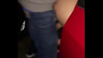 Dogging com novinha – corno leva esposa pro dotado comer no carro gozar na boca dela e depois ela beija o marido completo red