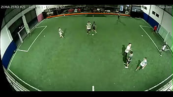 Pelado garcha a pija pelada a un boludo contorsionista