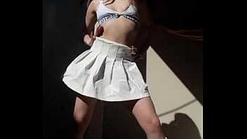 Bonneyuwu 4 05 al solcito sexy falda