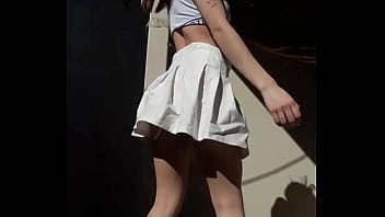 Bonneyuwu 4 05 al solcito sexy falda