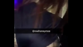 Honeymoe twerking in club one