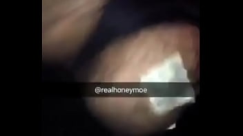 Honeymoe twerking in club one