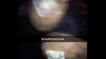 Honeymoe twerking in club one