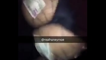 Honeymoe twerking in club one