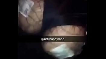 Honeymoe twerking in club one