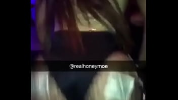 Honeymoe twerking in club one