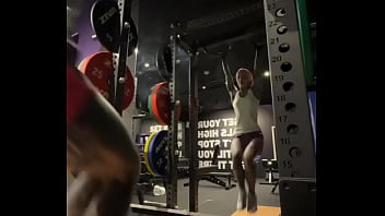 ️️ do you like to go to the gym let me know your favorite workout routines or what motivates you to h