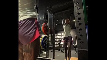 ️️ do you like to go to the gym let me know your favorite workout routines or what motivates you to h