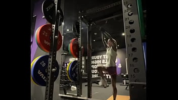 ️️ do you like to go to the gym let me know your favorite workout routines or what motivates you to h