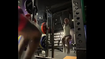 ️️ do you like to go to the gym let me know your favorite workout routines or what motivates you to h