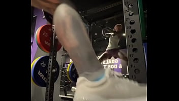 ️️ do you like to go to the gym let me know your favorite workout routines or what motivates you to h