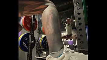 ️️ do you like to go to the gym let me know your favorite workout routines or what motivates you to h