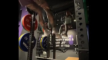 ️️ do you like to go to the gym let me know your favorite workout routines or what motivates you to h