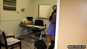 Salacious & busty babe maxine x rides submissive thief ricky evers